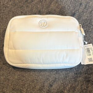 Lululemon NWT 2L Large MATTE White Quilted PUFFER BELTBag